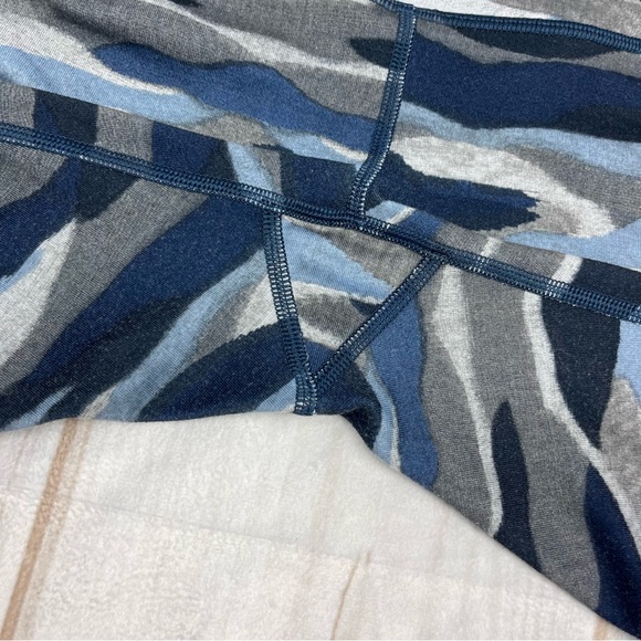 Lululemon Wunder Under Crop III Mini Coast Camo Deep Navy Multi Sz 4 - Picture 12 of 13
